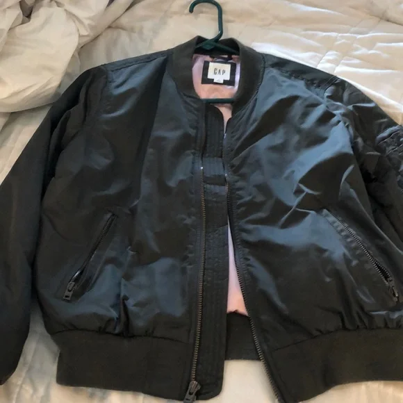 Women’s polyester bomber jacket, army green color with light pink lining